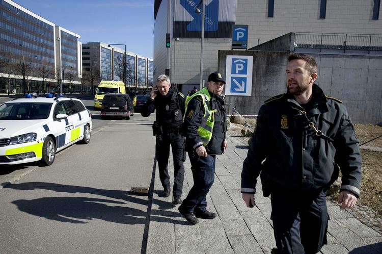 Skyderi. Et opgør med knive og skydevåben midt på dagen skabte for tre uger siden usikkerhed og afspærringer ved shoppingcentret Field's på Amager. 