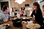 samvær. Familien Forchhammer har altid prioriteret samvær med deres tre børn på 1, 8 og 12 meget højt. For eksempel er det helt fast, at de alle sammen spiser sammen hver aften. 