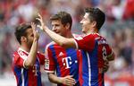 3-0. Bayern Münchens første to mål blev scoret af Robert Lewandowski (th.), inden Thomas Müller (i midten) gjorde det til 3-0. 