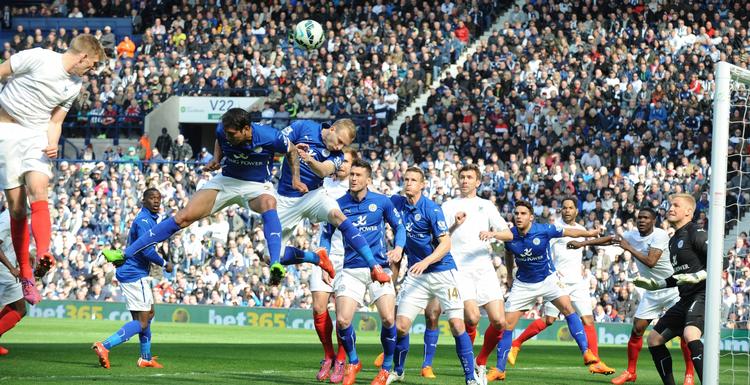 2-3. I bunden fik Kasper Schmeichel (th.) en tiltrængt sejr med Leicester, der vandt ude over West Bromwich. 