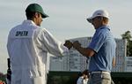 200. Med 200 slag er Jordan Spieth hjulpet af sin caddie Michael Greller 16 slag under par, hvilket er rekord for de første 54 huller i Masters. 