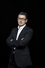 Arbejdsgiver. Kim Rahbek er administrerende direktør for kæden Sticks’n’Sushi. Kæden har ikke en overenskomst, men medarbejderne har gode forhold og tjener mere end end en overenskomst ville sikre dem. 