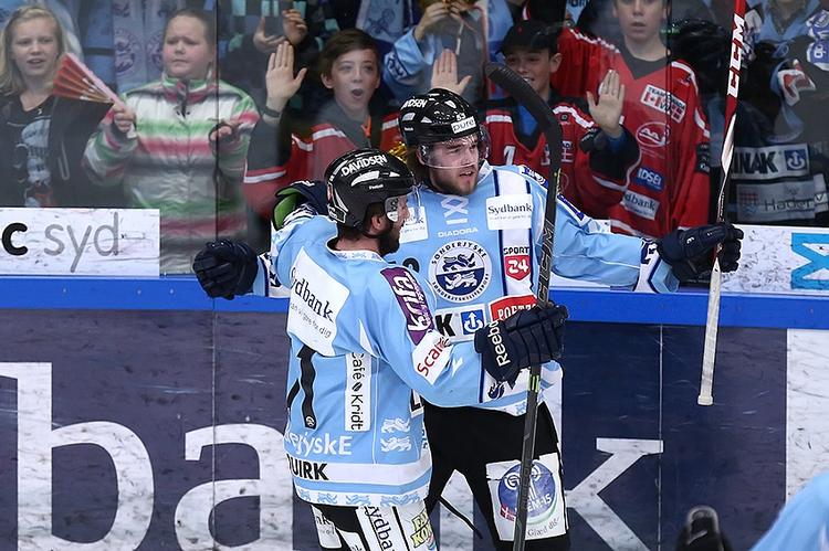 Triumf. Det er Sønderjyske sjette DM-triumf de seneste 10 år og den tredje på stribe. 