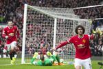Luftkongen. Fellaini (th) var urørlig i hovedstødsduellerne. 