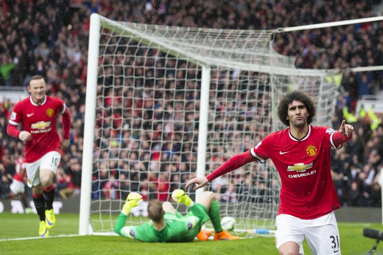Luftkongen. Fellaini (th) var urørlig i hovedstødsduellerne. 