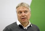 Melding. Uffe Elbæk er åben over for at diskutere brugerbetaling hos lægen. 