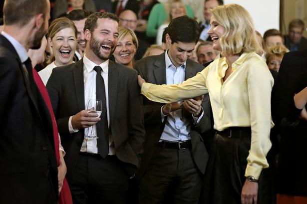 Økonomi- og indenrigsminister Morten Østergaard og jubilaren i højt humør. 