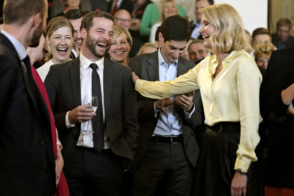 Økonomi- og indenrigsminister Morten Østergaard og jubilaren i højt humør. 