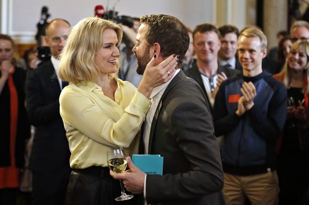 Økonomi- og indenrigsminister Morten Østergaard og jubilaren i højt humør 