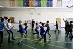 bevægelse. Sammen med TrygFonden er Dansk Skoleidræt gået sammen om et nyt projekt med navnet 'Sunde Børn Bevæger Skolen'. 