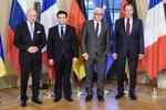 Østukraine. Ifølge den tyske udenrigsminister, Frank-Walter Steinmeier, er der enighed om at fjerne kampvogne fra frontlinjen i Østukraine. 