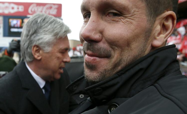 SNU. Diego Simeone (th.) har fundet en måde, hvorpå hans Atlético-hold kan drille og nedkæmpe Carlo Ancelottis Real Madrid-stjerner. Nu mødes de igen. 