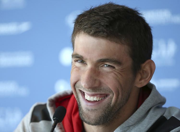 GLAD. Lysten til at svømme er igen stor hos erfarne Michael Phelps, der i denne uge svømmer konkurrence i Arizona. 