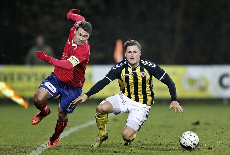 FARLIG. Modstandernes forsvar har haft rigeligt at se til, når Rasmus Festersen (tv.) har været på banen for FC Vestsjælland. Både i pokalturneringen og i Superligaen. 