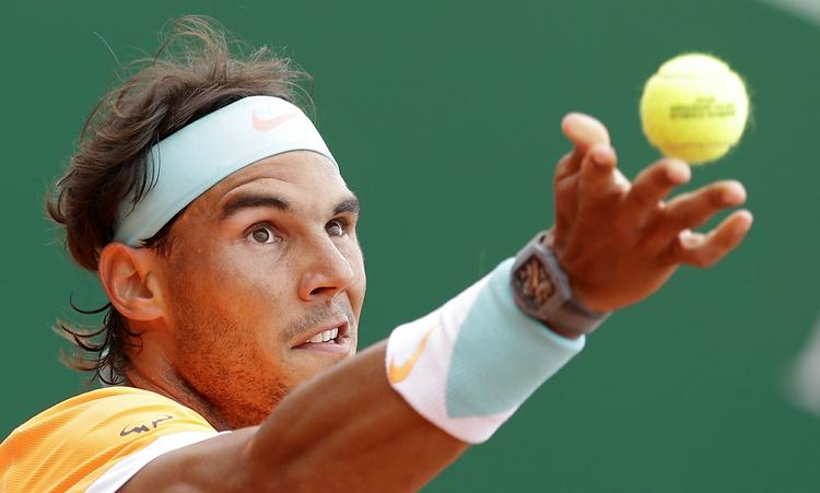 VIDERE. Rafael Nadal startede lidt stille, men spanieren spillede sig op under opgøret med franske Lucas Pouille. 