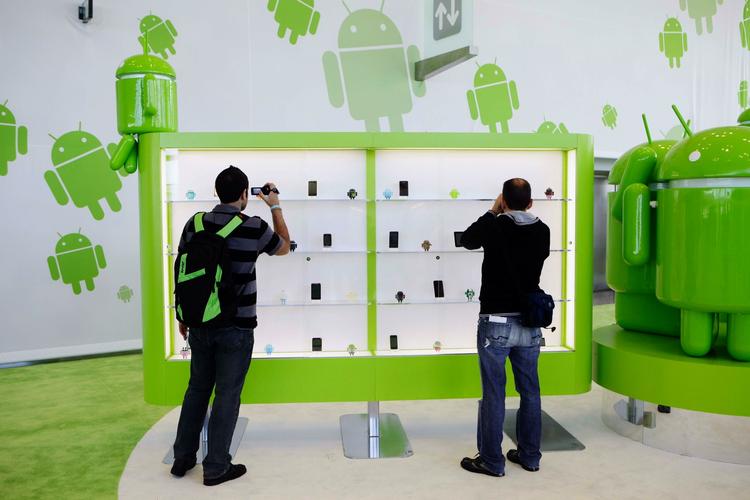 sværvægter. Styresystemet Android er det mest udbredte på mobiltelefoner i Europa. 