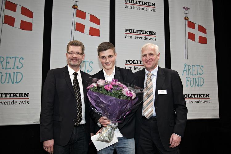 fundet. Andreas Trajkovki blev i 2012 nr. 2 i kåringen af Årets Fund i dansk idræt på baggrund af hans sølvmedalje ved junior-VM. Til venstre er det Københavns overborgmester og Team Danmark-formand Fran k Jensen (S) og til højre står formanden for Danmarks Idrætsforbund, Niels Nygaard. 