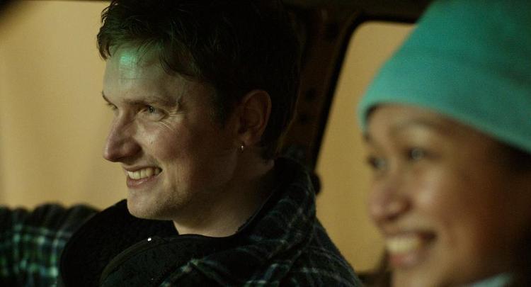 Kærlighed. Mikkel Boe Følsgaard spiller den unge fiskersøn Johannes, der bliver forelsket i sin fars filippinske kone, Rosita. 