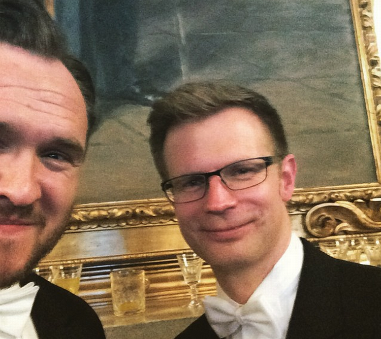 Tillykke. Fødevareminister Dan Jørgensen sendte et diskret #tillykkemargrethe sammen med et billede af sig selv og skatteminister Benny Engelbrecht fra gårsdagens taffel på Christiansborg. 