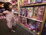 Mattel. Barbie bliver lavet af Mattel, men den 56-årige figur er kommet i en midtvejskrise, og salget falder. 