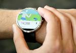 sammenkobling. Mange Android-smarture vil kunne kobles til en iPhone, hvis det lykkes Google at gøre det muligt at bruge deres Android Wear-platform på iOS. Arkivfoto: Jeff Chiu/AP 