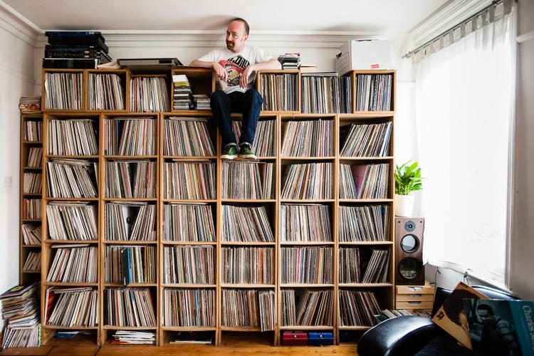 Nørd. Andy Carthy, også kendt som Mr. Scruff, blandt hans passion. 
