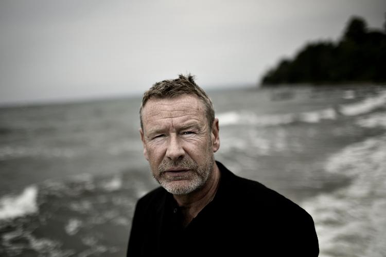 Espedal. Der var propfyldt i Politikens Boghal, da den norske forfatter Tomas Espedal lagde vejen forbi. 