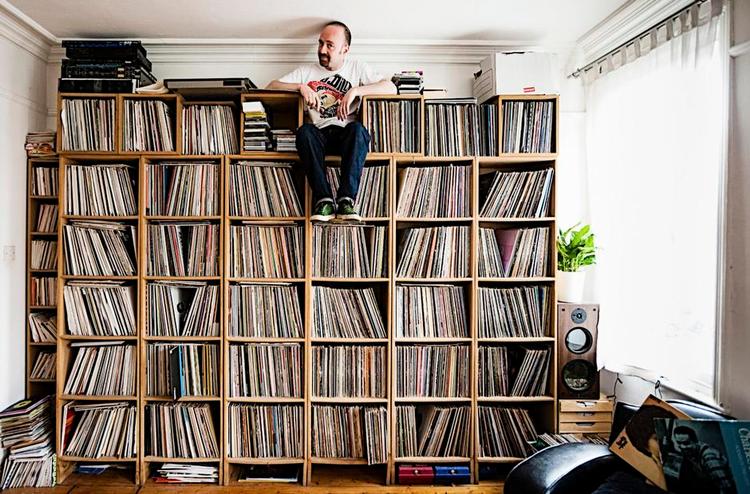 Orden. Vinylsamler og elektronisk musiker Andy Carthy alias Mr. Scruff er blandt dem, der bliver portrætteret i Eilon Paz' bog. 