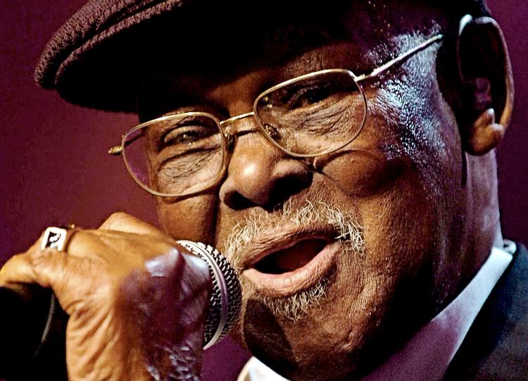 Stjernestund. Ibrahim Ferrer døde i 2005, men nåede at blive verdensberømt med Buena Vista Social Club inden. Ferrer er blandt dem, man kan høre på 'Lost &amp; Found'. 