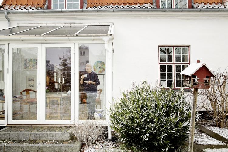 Grundskyld. 75-årige Kirsten Ege fik sin grundværdi fordoblet i 2011. Nu har udsigt til at skulle betale mere end 100.000 kroner om året i ejendomsskatter for det hus, hun og manden købte på Frederiksberg i 1986. (Arkivfoto) 