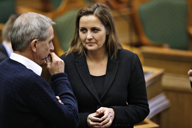 Landsmøde. Formand i SF, Pia Olsen Dyhr, talte til medlemmerne i partiet ved landsmødet i København. Her ses hun i selskab med Steen Gade. 