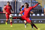Nedrykningstruet. Det er hårde tider for Godfred Donsah og co. på Sardinien. 