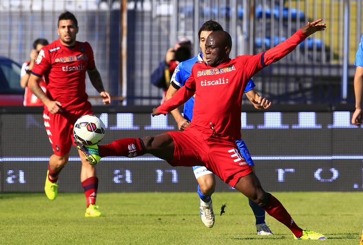 Nedrykningstruet. Det er hårde tider for Godfred Donsah og co. på Sardinien. 