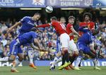 duel. Kampen mellem Chelsea og Manchester United var fuld af nærkampe - som her, hvor John Terry header bolden væk i en duel med Wayne Rooney. Foto: Kirsty Wigglesworth/AP 