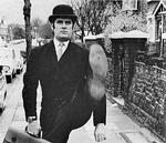 Ha! John Cleese, her som ansat i ministeriet for Gakkede Gangarter. 