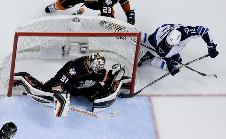 slutspil. Frederik Andersen var igen i storform i målet for Anaheim. 