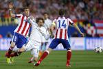 skade. Luka Modric (midt) kommer sandsynligvis ikke i stil for Real Madrid før om seks uger. 