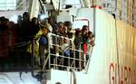 Italien. Flygtninge ombord på et skib fra den italienske kystvagt i Palermo tidligere på ugen. 