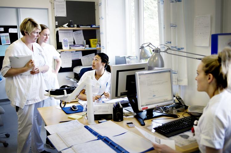 Bureaukrati. Sundhedsminister Nick Hækkerup varsler »kæmpe ændring«. 