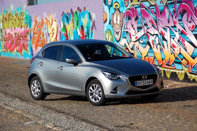 opgraderet. Den nye Mazda 2 er en praktisk minibil, men den kører næsten som en sportsvogn. 