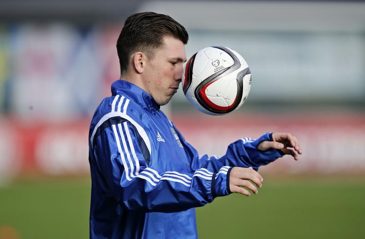 Stjerne. Pierre-Emil Højbjerg har taget fodbolddanmark med storm og blevet en profil på A-landsholdet, men skal også spille U21-EM for Danmark til sommer. 