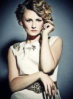 Solo. Stine Bramsen solodebuterer med ep'en 'Stine Bramsen'. 