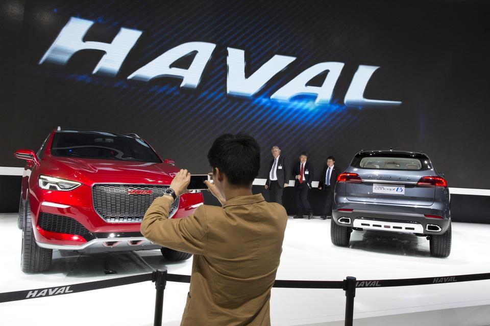 UKENDT. Bilmærket Haval er i hvert fald ikke kendt i Europa, men spiller tilsyneladende en vis rolle i Kina. I hvert fald har de fanget stilen med de højbenede biler i crossover-stil, som er ekstremt populære i Kina. 