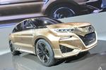 FORSØGSBIL. Honda vil gerne tiltrække unge, kinesiske bilkøbere med noget i stil med denne Concept D. Honda har det med at udvikle forskellige biler til forskellige verdensdele, så den er næppe tænkt til Europa. 