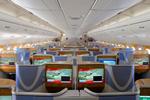 ophøjet. På business klasse er der fornuftig plads hos Emirates. Men man risikerer at havne på et midtersæde. Foto: Emirates 