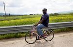 Fred. Nigerianeren Frank nød livet som velbetalt murer i Libyen, indtil racistisk vold tvang ham væk. Nu er han på Sicilien efter en farefuld flugt over Middelhavet. 