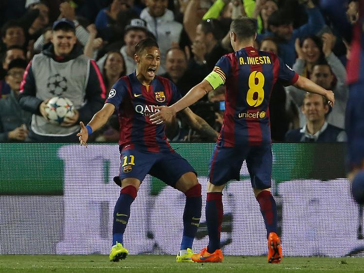 Dynamisk. Neymar takker Iniesta (th) for den flotte aflevering, der førte til 1-0-scoringen. 