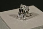 Diamant. Denne hvide diamant blev handlet til 153 millioner kroner hos auktionshuset Sotheby's. 