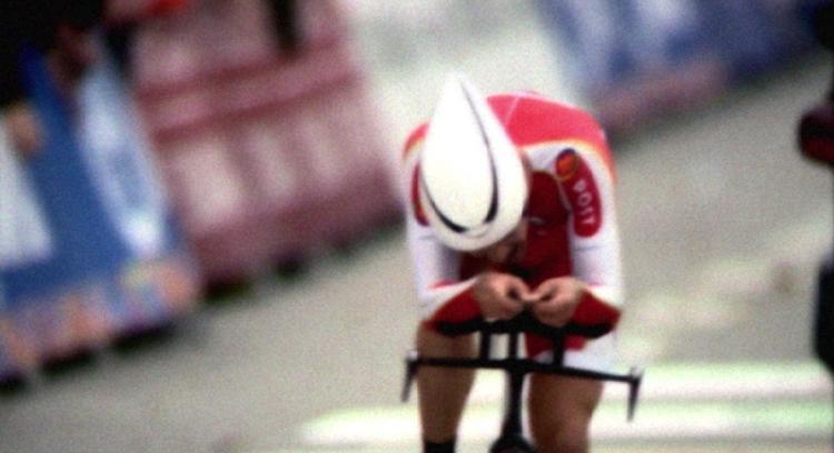 Tramp. 'Moon Rider' handler om den unge Rasmus Quaade, der kæmper for at blive professionel cykelrytter. 