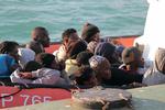 Reddet. Italienske skibe har reddet mere end 10.000 bådflygtninge i løbet af de sidste to uger, hvilket er mere end nogensinde før, oplyser myndighederne i Italien. 